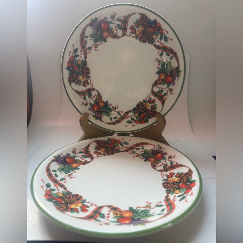 Festive Holiday  William James Dinner Plates Holiday Ribbon Fruit Pre-Owned.